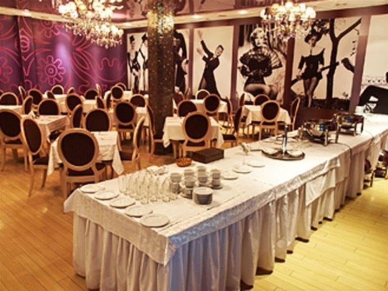 מלון Black Sea 4*
