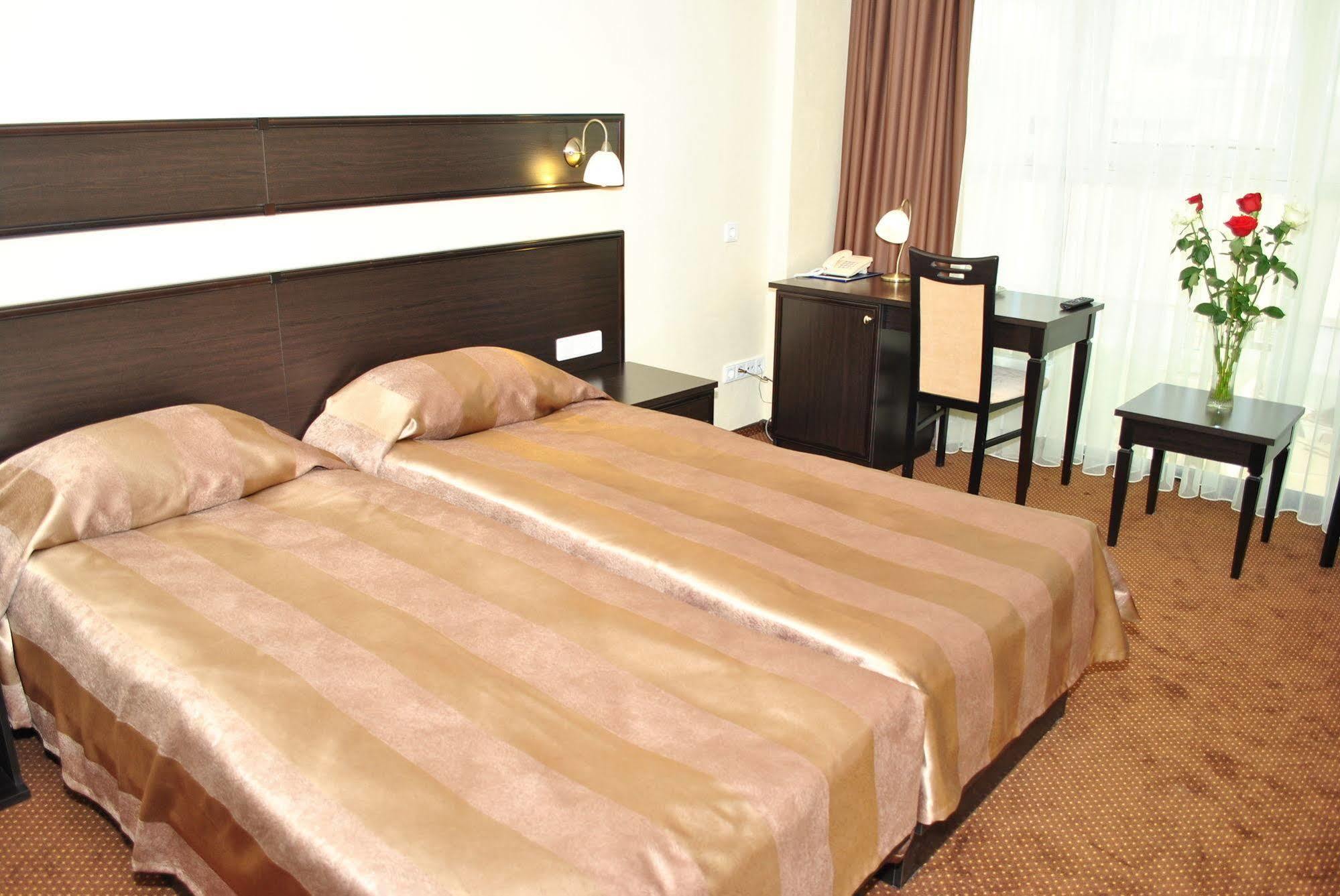 מלון Black Sea 4*